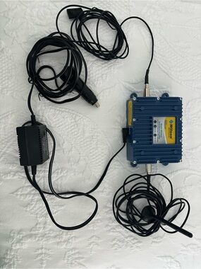 Wilson Blue Mobile Wireless Dual-Band Amplifer with Black Cables UNTESTED